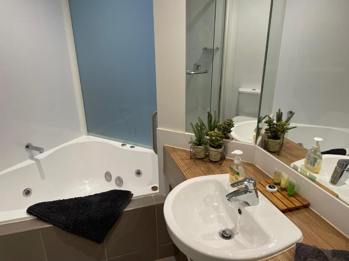 Waterfront@Waves Apartman Cowes Kültér fotó