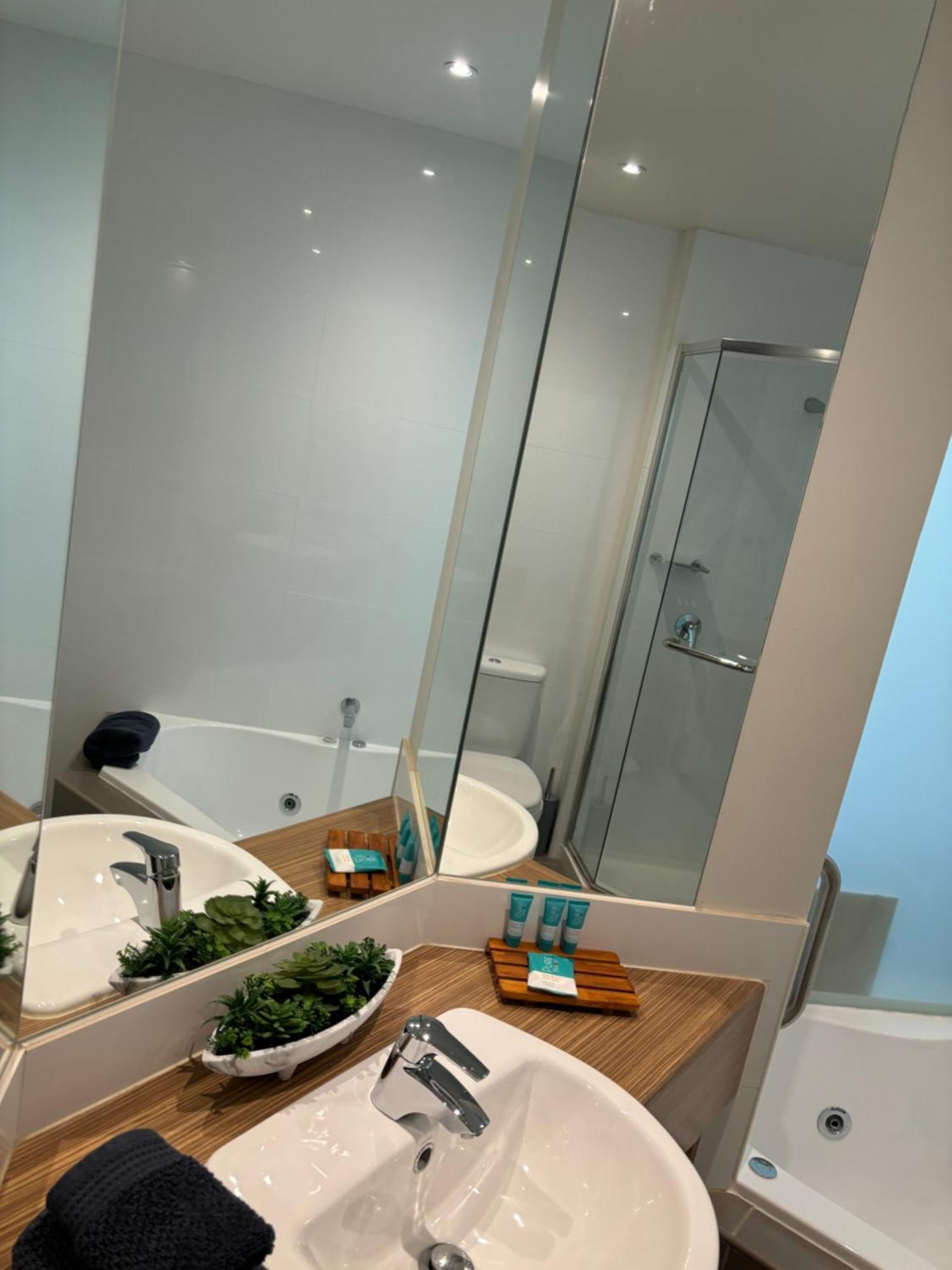 Waterfront@Waves Apartman Cowes Kültér fotó